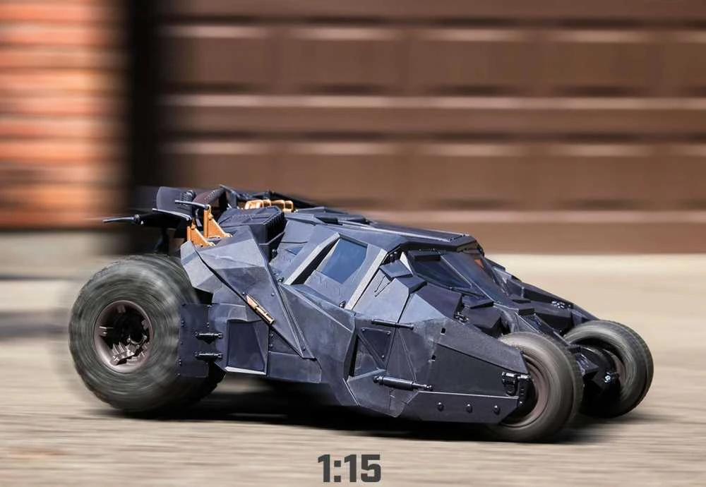 Nuotolinio valdymo „Batmobile“ transporto priemonė „DC Comics Tumbler RC“ iš „Dark Knight“ trilogijos 1:15 30 cm