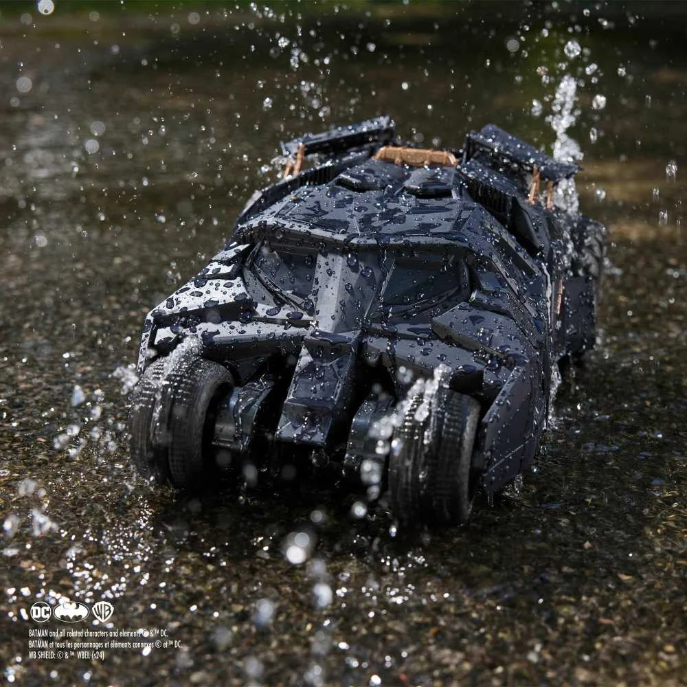 Nuotolinio valdymo „Batmobile“ transporto priemonė „DC Comics Tumbler RC“ iš „Dark Knight“ trilogijos 1:15 30 cm