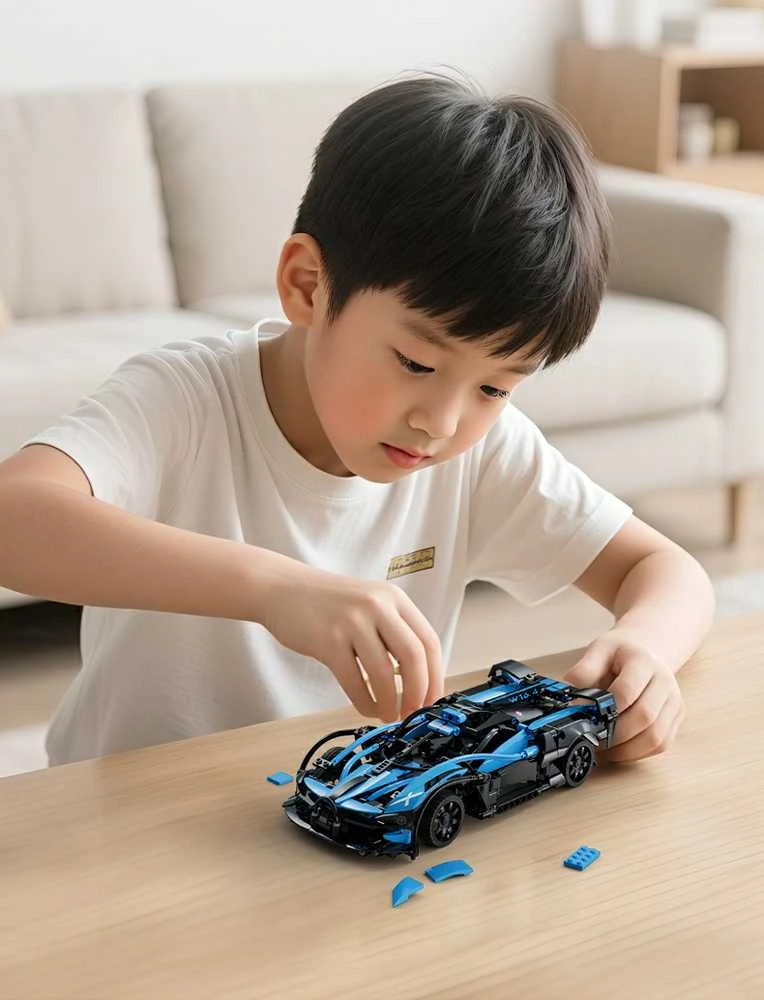 CaDA statybiniai blokai „Racer“ nuotoliniu būdu valdomas lenktyninis automobilis „Bluefire Spectre“ sportinis automobilis, 421 detalė, RC
