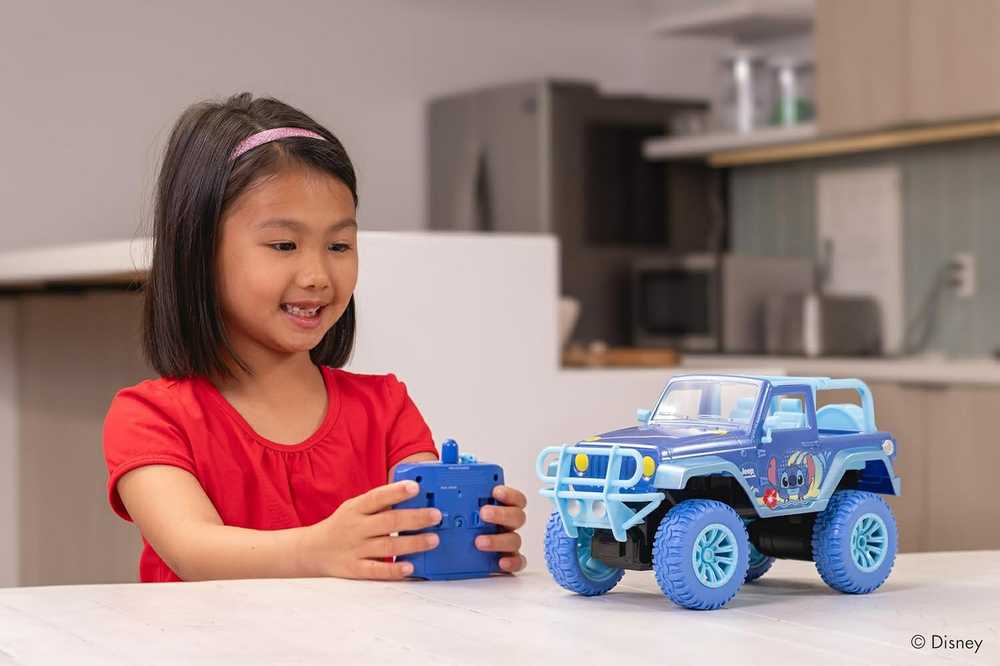 SIMBA „Disney Stitch“ nuotoliniu būdu valdoma „Jeep Wrangler“ RC transporto priemonė