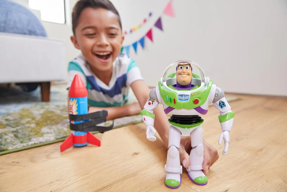Disney Toy Story Interaktywna figurka Buzz Astral Lightyear su rakietą 27 cm EN