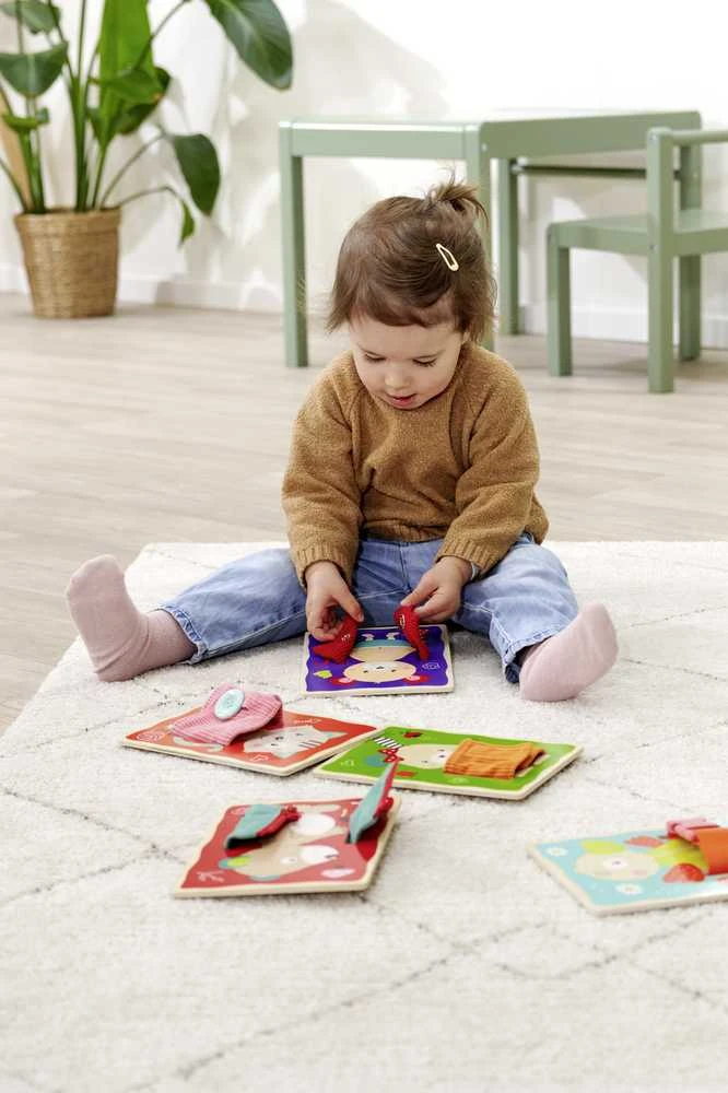 Medinės edukacinės žaidimų lentos su gyvūnų apranga