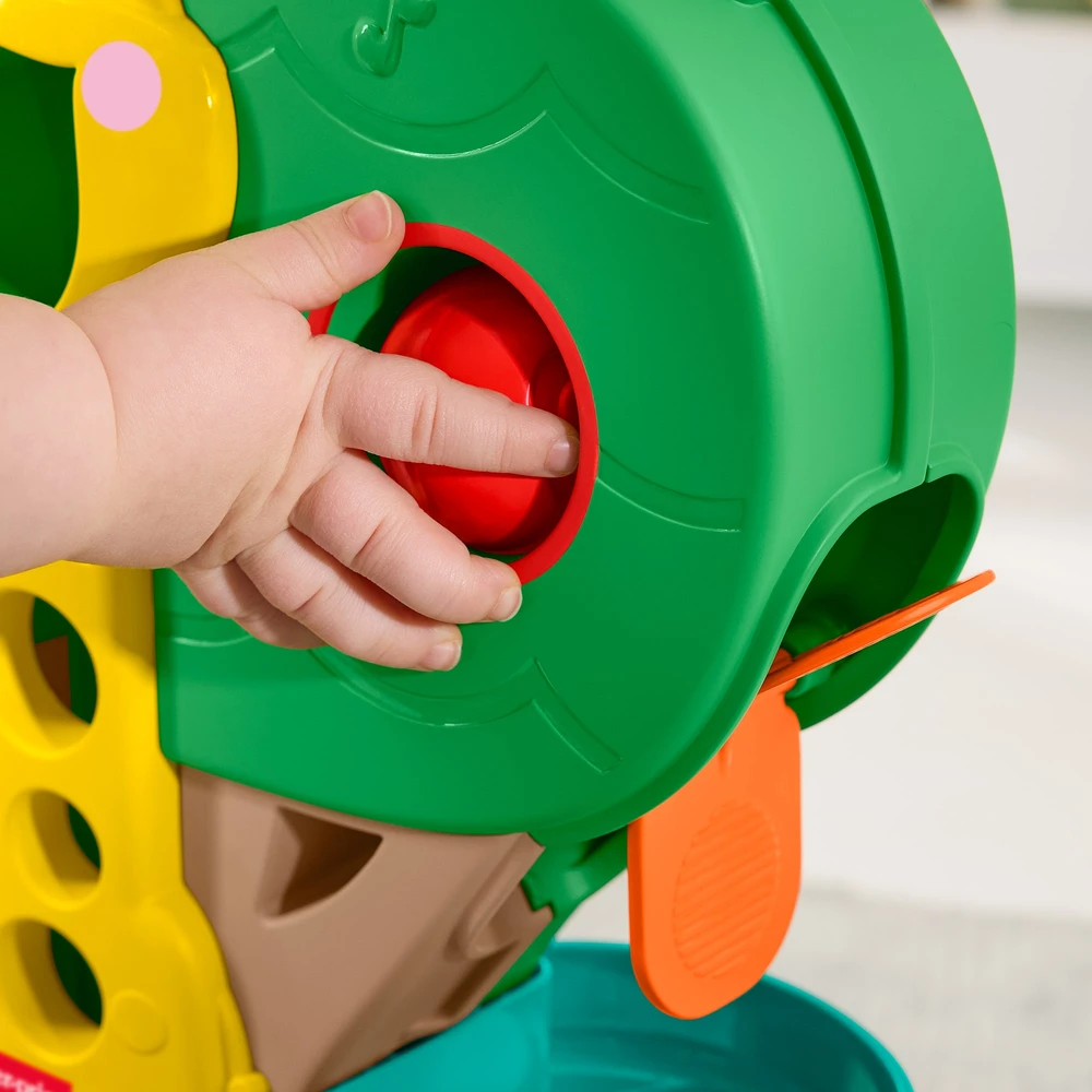 Mattel Medžio formos „Atsisėdus – atsistojus“ aktyvinantis žaidimų centras su kamuoliukais