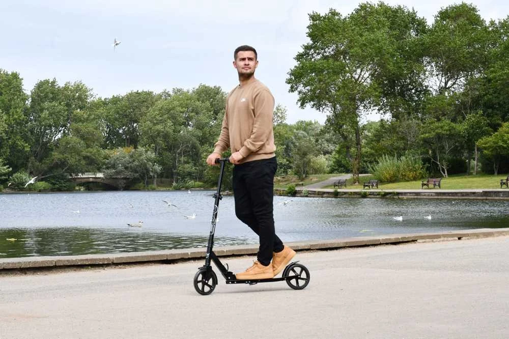 Evo dviratis paspirtukas City Flexi Max 200 Juoda su stovu ir diržu iki 100 kg 8+