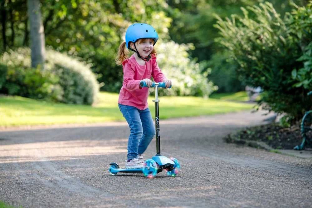 Almarina EVO reguliuojamas 3 ratų paspirtukas vaikams Light Up Mini Cruiser Mėlyna Light Up Wheels
