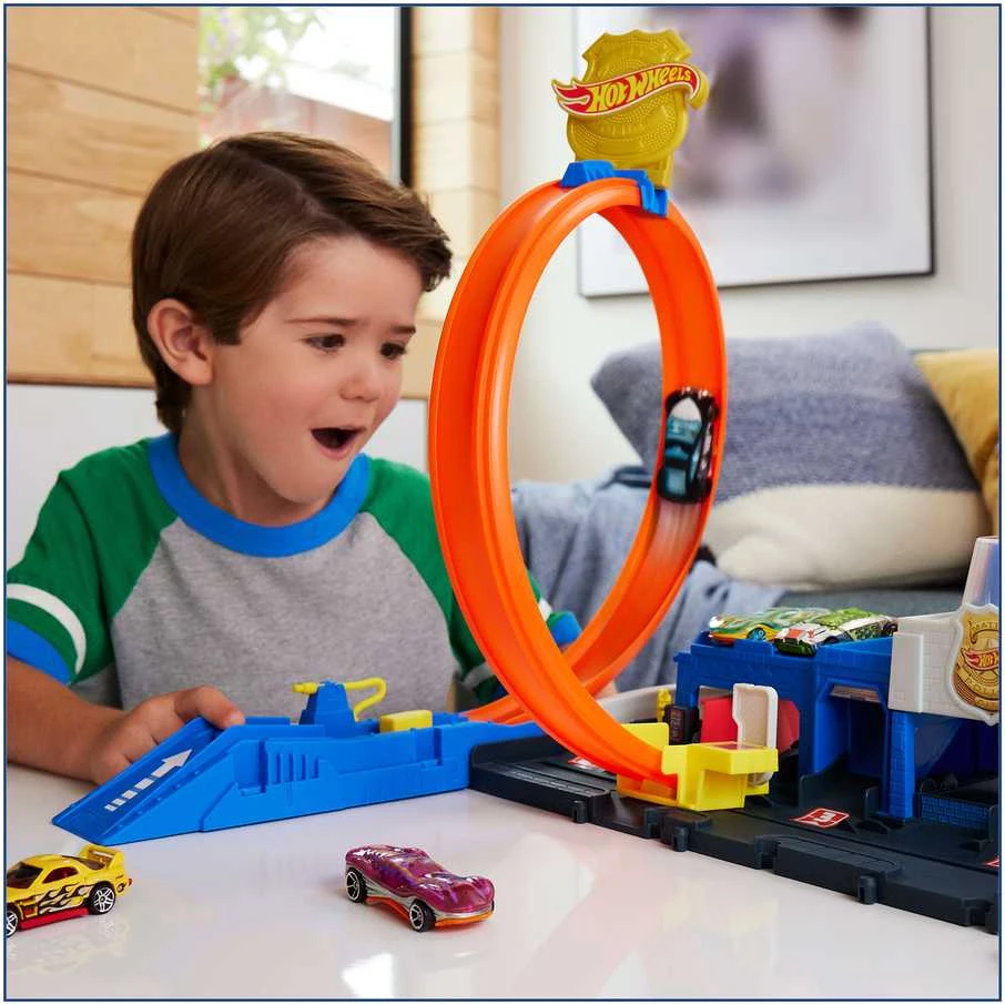 Mattel HOT WHEELS CITY rinkinys – Super policijos stotis (JBM71)