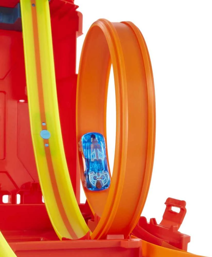 Mattel HW rinkinys „Kuro bakelis su triukais“