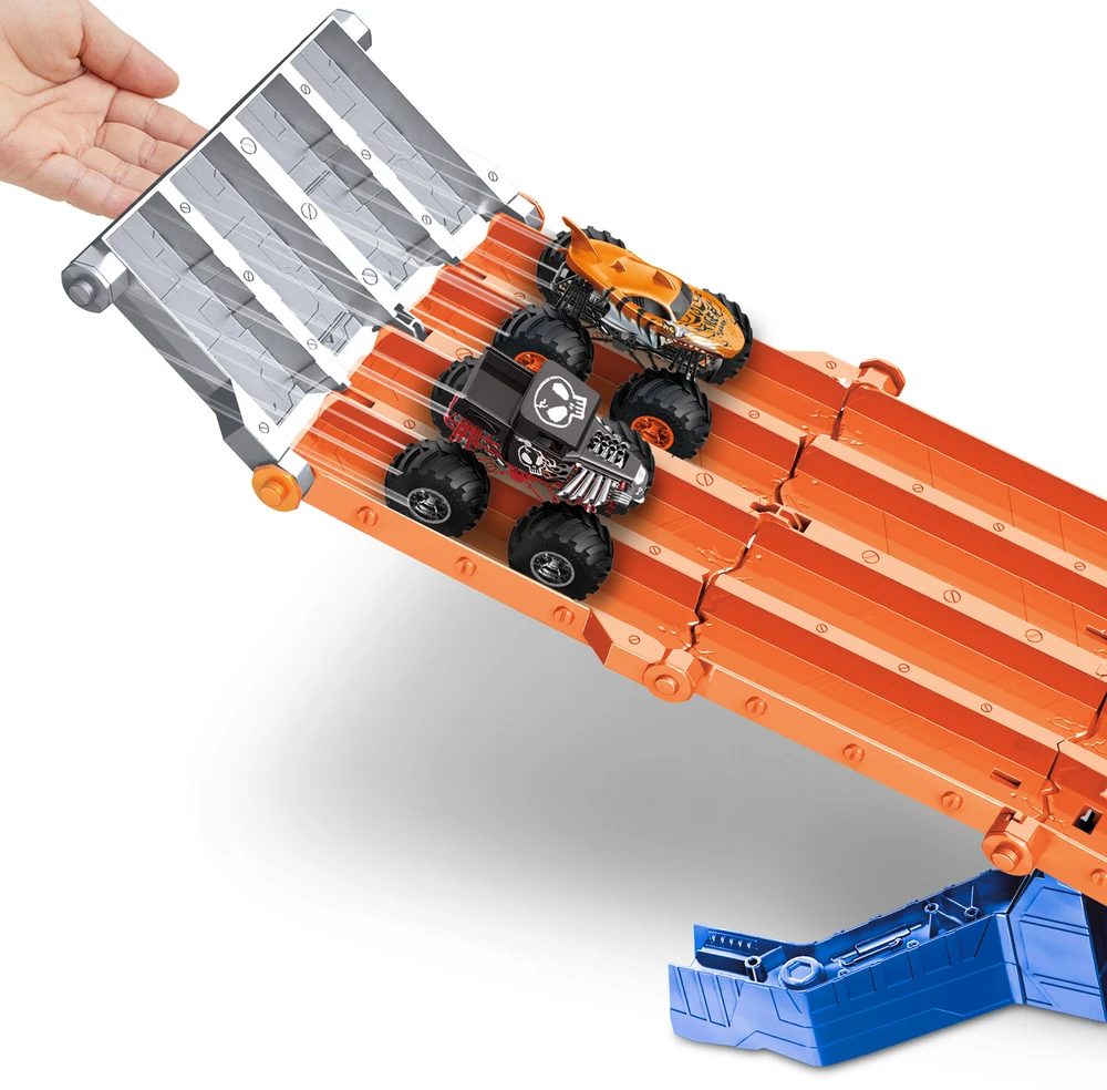 „Hot Wheels“ monstrų sunkvežimio dviejų automobilių griovimo lenktynės