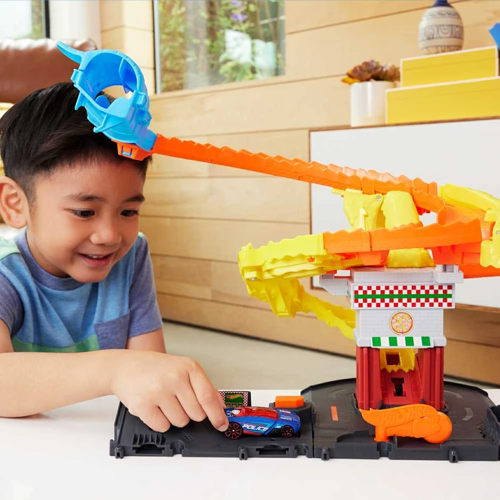 Mattel HOT WHEELS CITY rinkinys – Gyvatė picerijoje (HTN81)