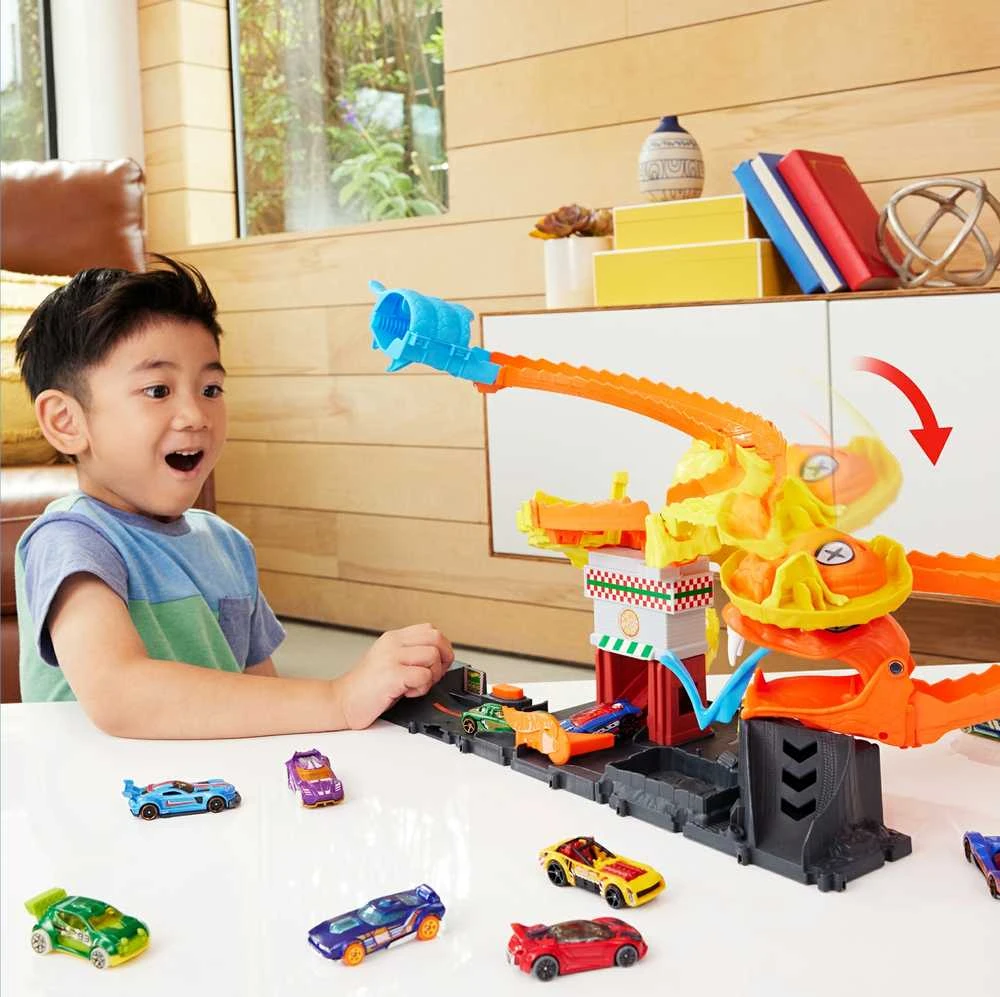 Mattel HOT WHEELS CITY rinkinys – Gyvatė picerijoje (HTN81)