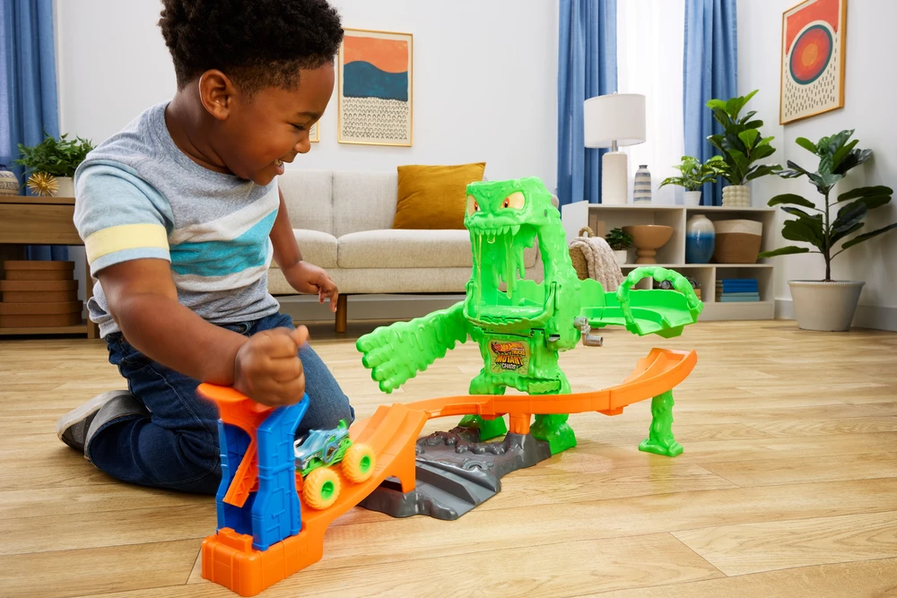 Mattel HOT WHEELS MONSTER TRUCKS MUTANT CHAOS trasa su slaimu – Monstro sunaikinimas (JMK90)
