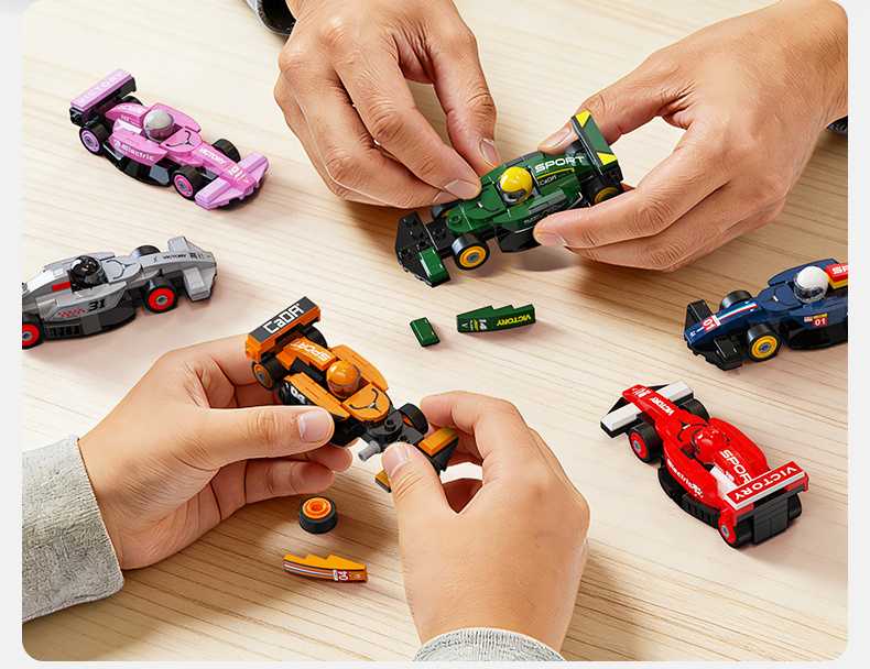 Konstrukciniai kaladėlės CaDA rinkinys 8 lenktyninių automobilių Circuit Racing Car 560 elementų