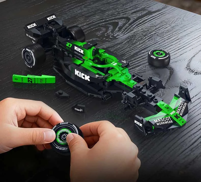 CaDA konstruktoriaus kaladėlės lenktyniniam automobiliui „Kick Sauber F1 Team C45 2025“, 348 detalės