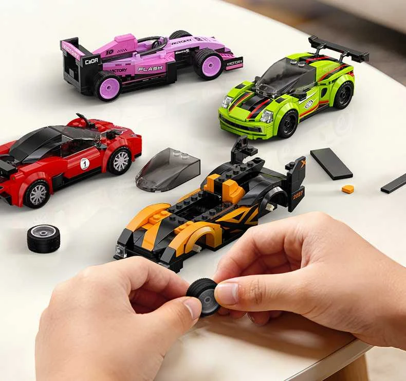CaDA konstruktoriaus kaladėlės „Racer Midnight Pursuit“ lenktyninis automobilis, 156 detalės