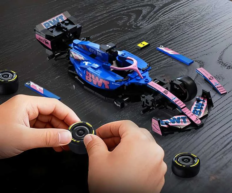 CaDA F-1 automobilio konstruktorius BWT Alpine F1 A525, 300 detalių