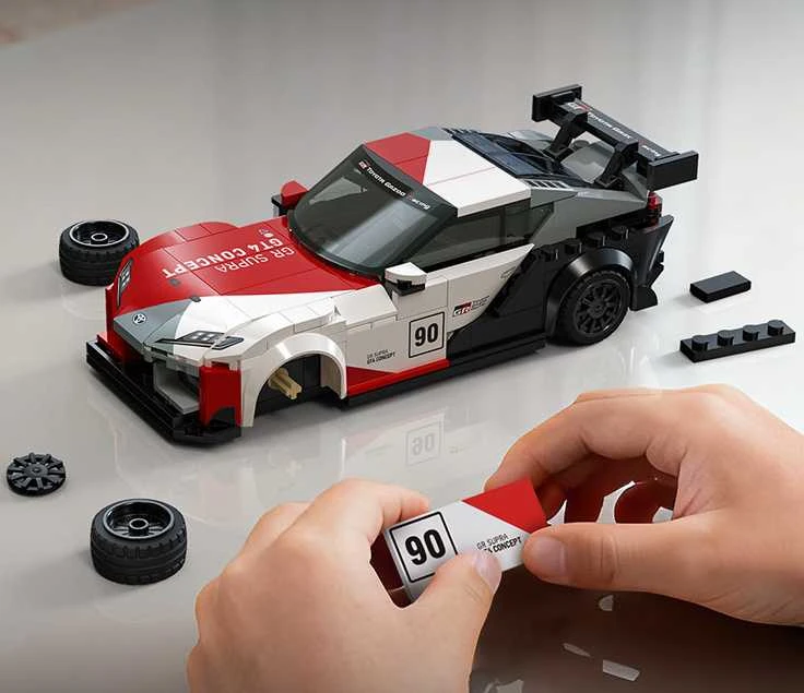 CaDA konstruktoriaus kaladėlės lenktyniniam automobiliui „Toyota GR Supra GT4“, 324 detalės