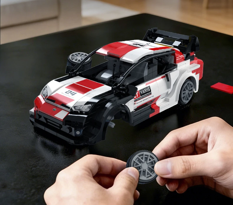 CaDA konstruktoriaus blokai „Racer“ nuotoliniu būdu valdomas lenktyninis automobilis „Toyota GR Yaris Rally1 330 Dalys RC“