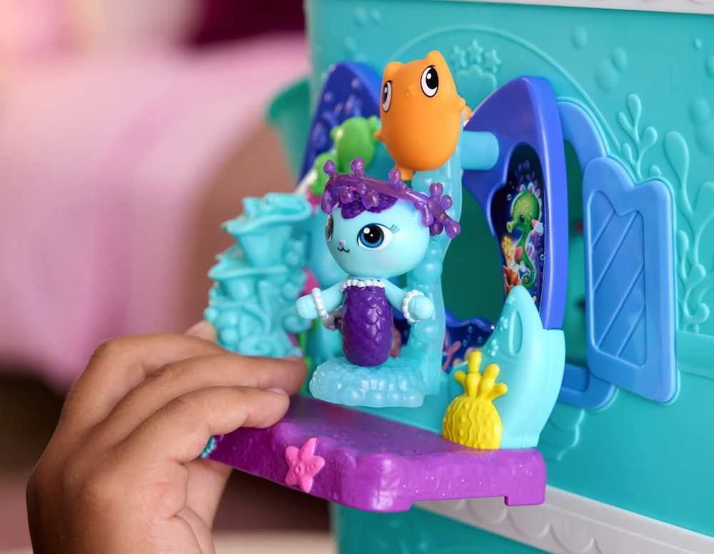 Spin Master Gabby's Dollhouse Gabby kino balkonas – supynės ir maudynės (6074163)