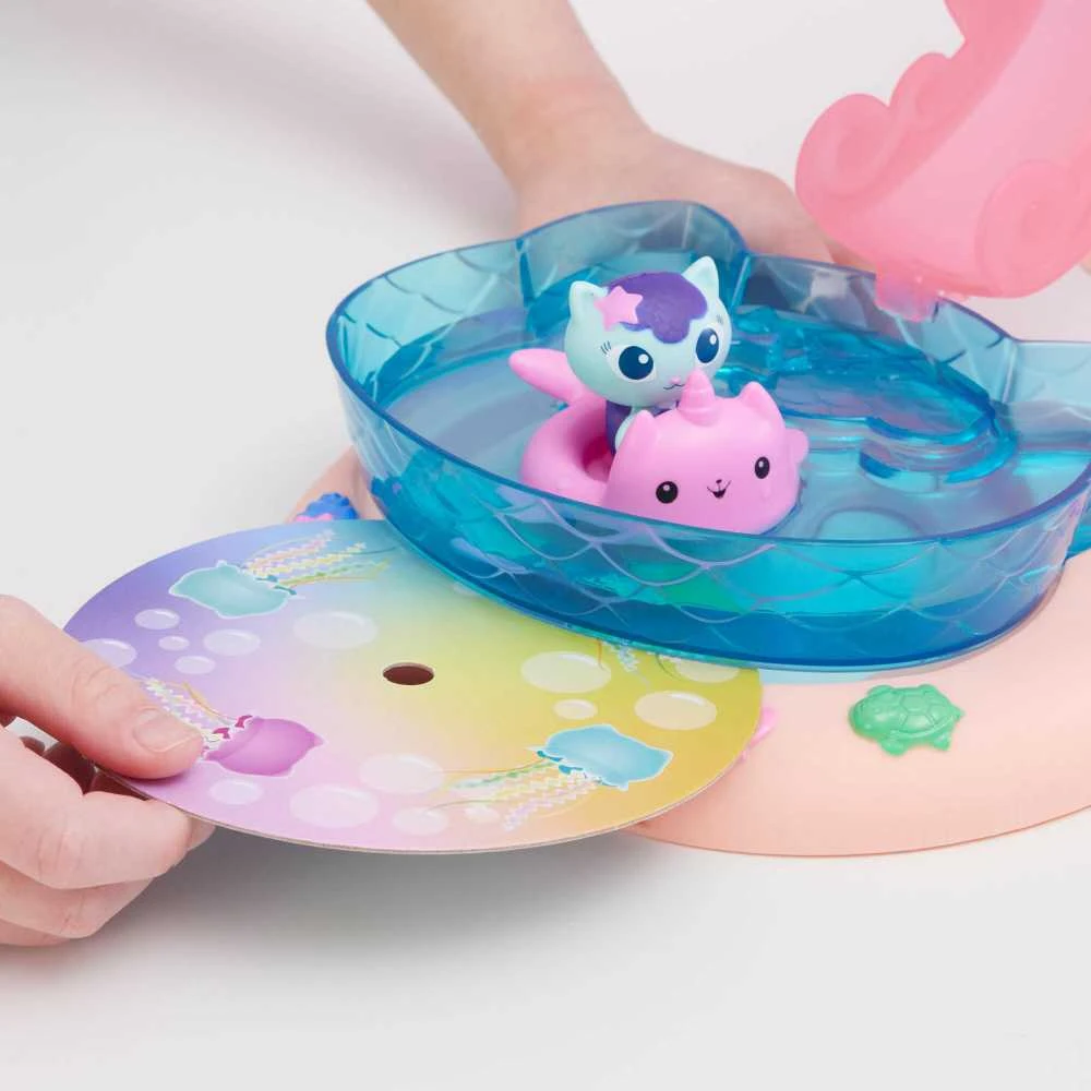 Spin Master Gabby's Dollhouse „Gabi's Cat House Pool Fun“ figūrėlių rinkinys 6067878 WB3
