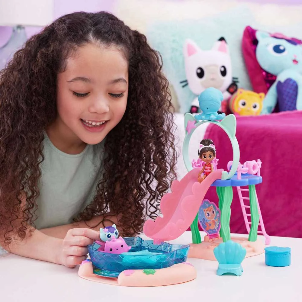 Spin Master Gabby's Dollhouse „Gabi's Cat House Pool Fun“ figūrėlių rinkinys 6067878 WB3