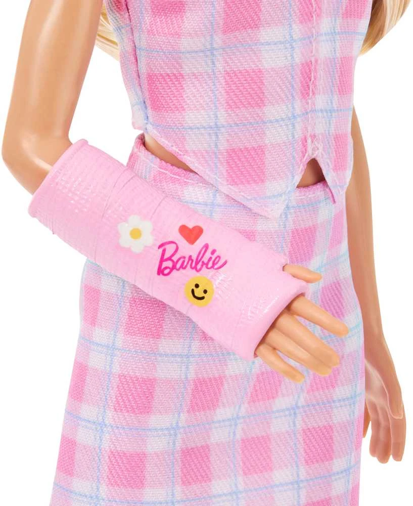 Mattel BARBIE madistė su rankos įtvaru (JJN56)