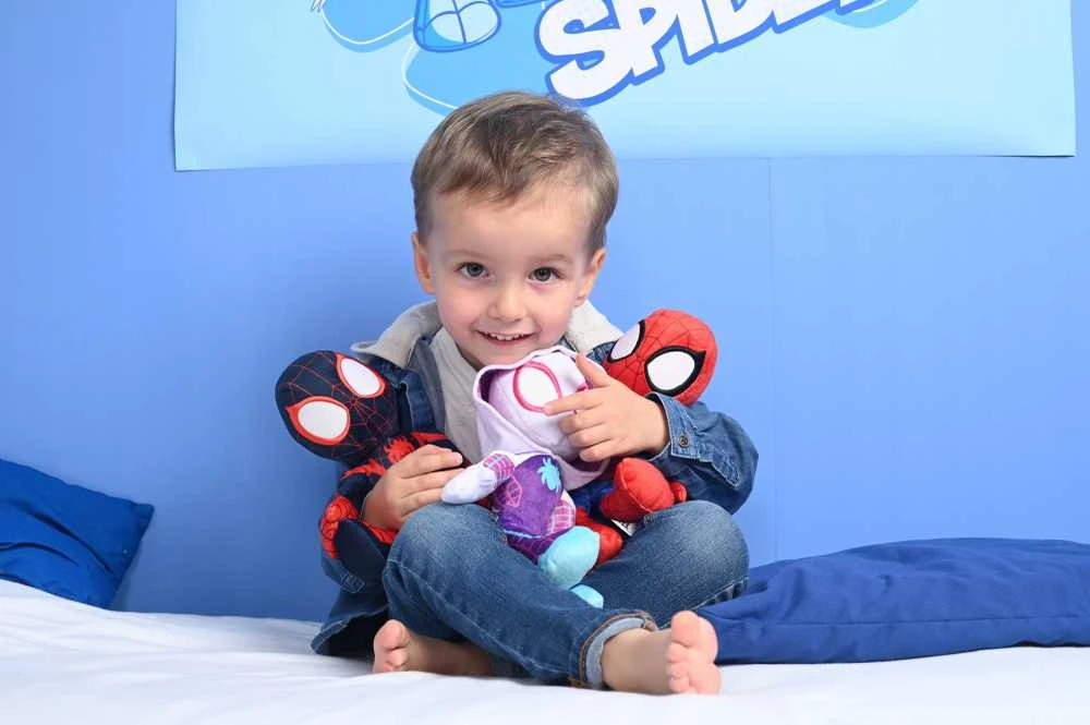 Mattel Marvel talismanas Spiderman Miles Morales pliušinis žaislas 25 cm su švytinčiomis tamsoje akimis