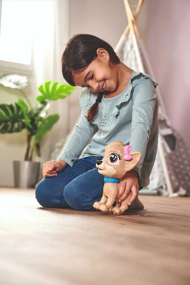 Simba Chi Chi Love pii Pii šuniukas daro šlapimąsi