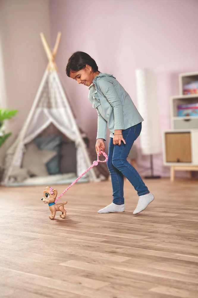 Simba Chi Chi Love pii Pii šuniukas daro šlapimąsi