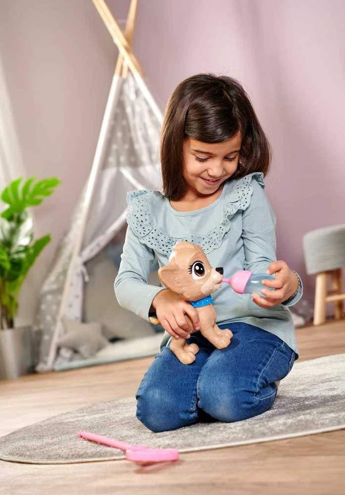 Simba Chi Chi Love pii Pii šuniukas daro šlapimąsi