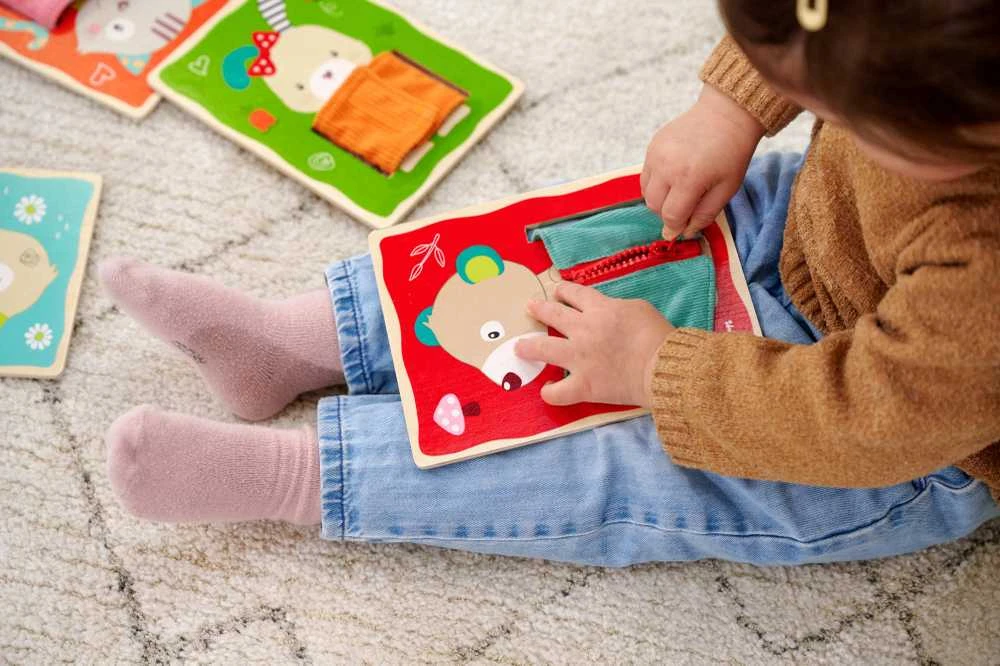 Medinės edukacinės žaidimų lentos su gyvūnų apranga