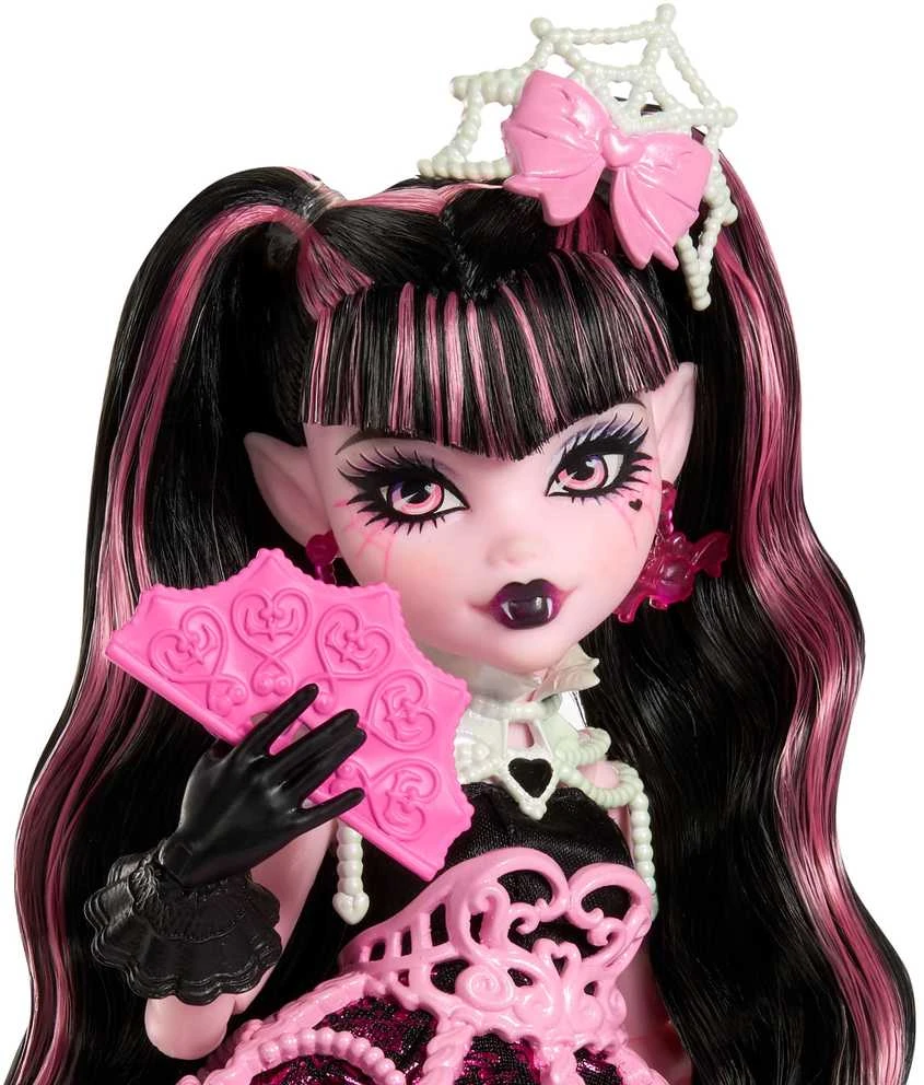 Mattel „Monster High Sweet Birthday“ lėlės Drakulaura rinkinys JBG74 aprašymas - Prekės nuotrauka