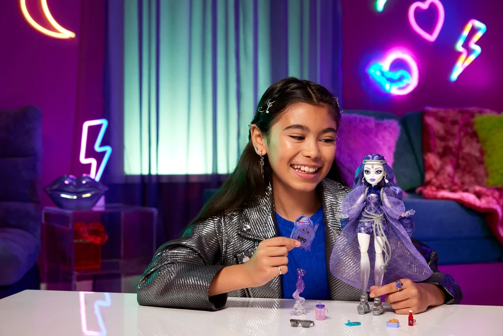 Lėlė Mattel Monster High Spectra Vondergeist su naminiu šešku ir aksesuarais
