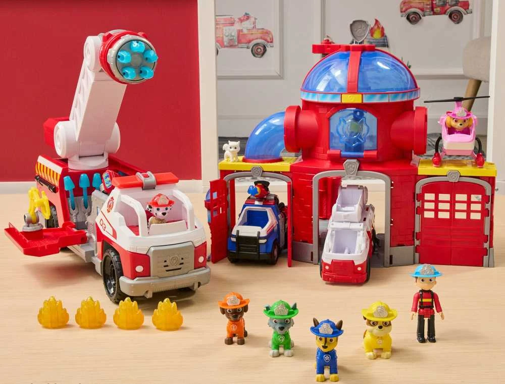 „Paw Patrol“ ugniagesių gelbėjimo automobilis su Maršalo gaisrinės mašinos figūrėle ir vandens raketomis