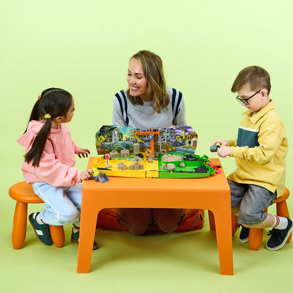 Piasek kinetyczny Plac Budowy Kinetic Sand 793g + priedai