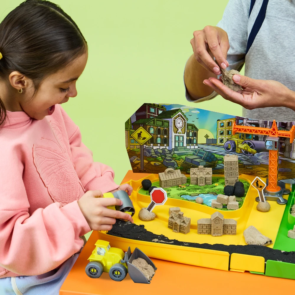 Piasek kinetyczny Plac Budowy Kinetic Sand 793g + priedai