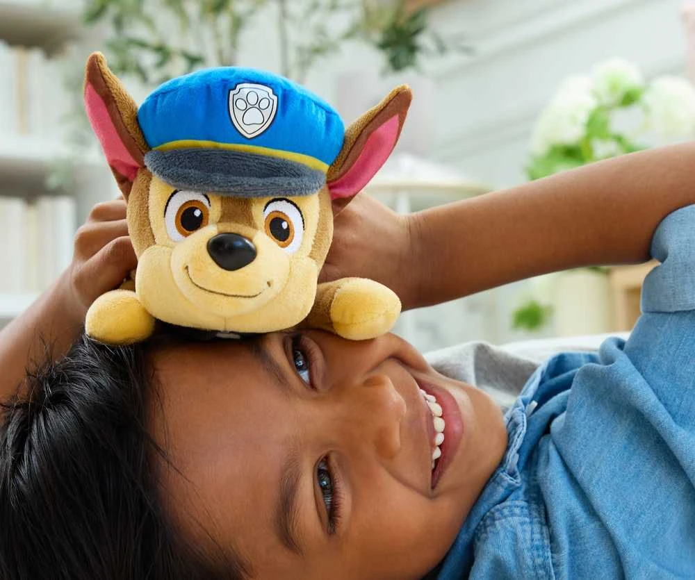 Spin Master Paw Patrol ginklo kepurė ir antkaklis pliušinis žaislas 20 cm - Chase