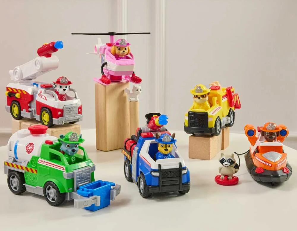 „Paw Patrol“ ugniagesių gelbėjimo automobilis su „Chase“ policijos automobilio figūrėle ir vandens raketomis