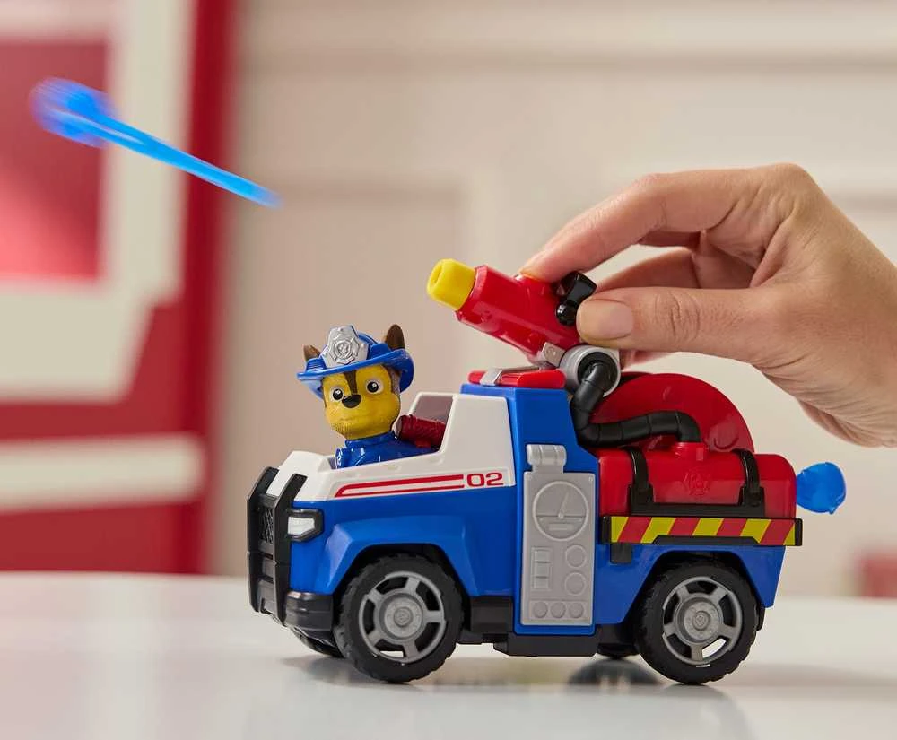 „Paw Patrol“ ugniagesių gelbėjimo automobilis su „Chase“ policijos automobilio figūrėle ir vandens raketomis