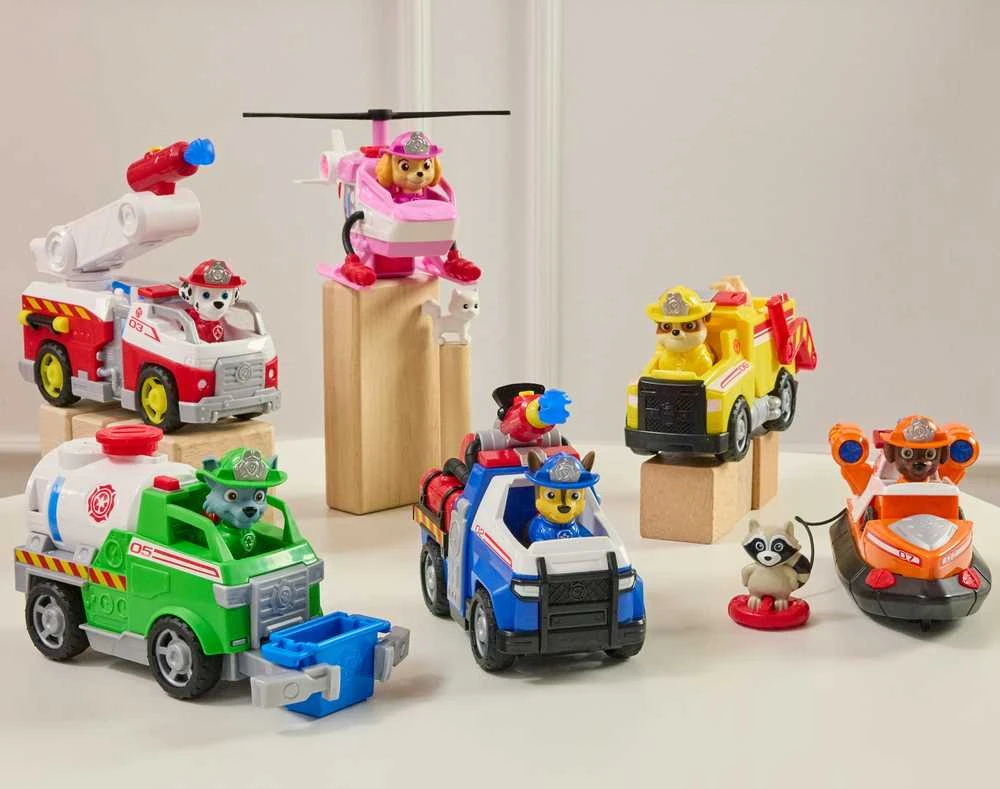 „Paw Patrol“ ugniagesių gelbėjimo automobilis su Maršalo gaisrinės mašinos figūrėle ir vandens raketomis