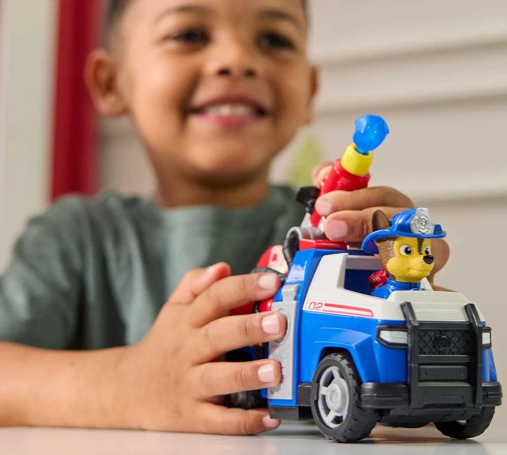 „Paw Patrol“ ugniagesių gelbėjimo automobilis su „Chase“ policijos automobilio figūrėle ir vandens raketomis