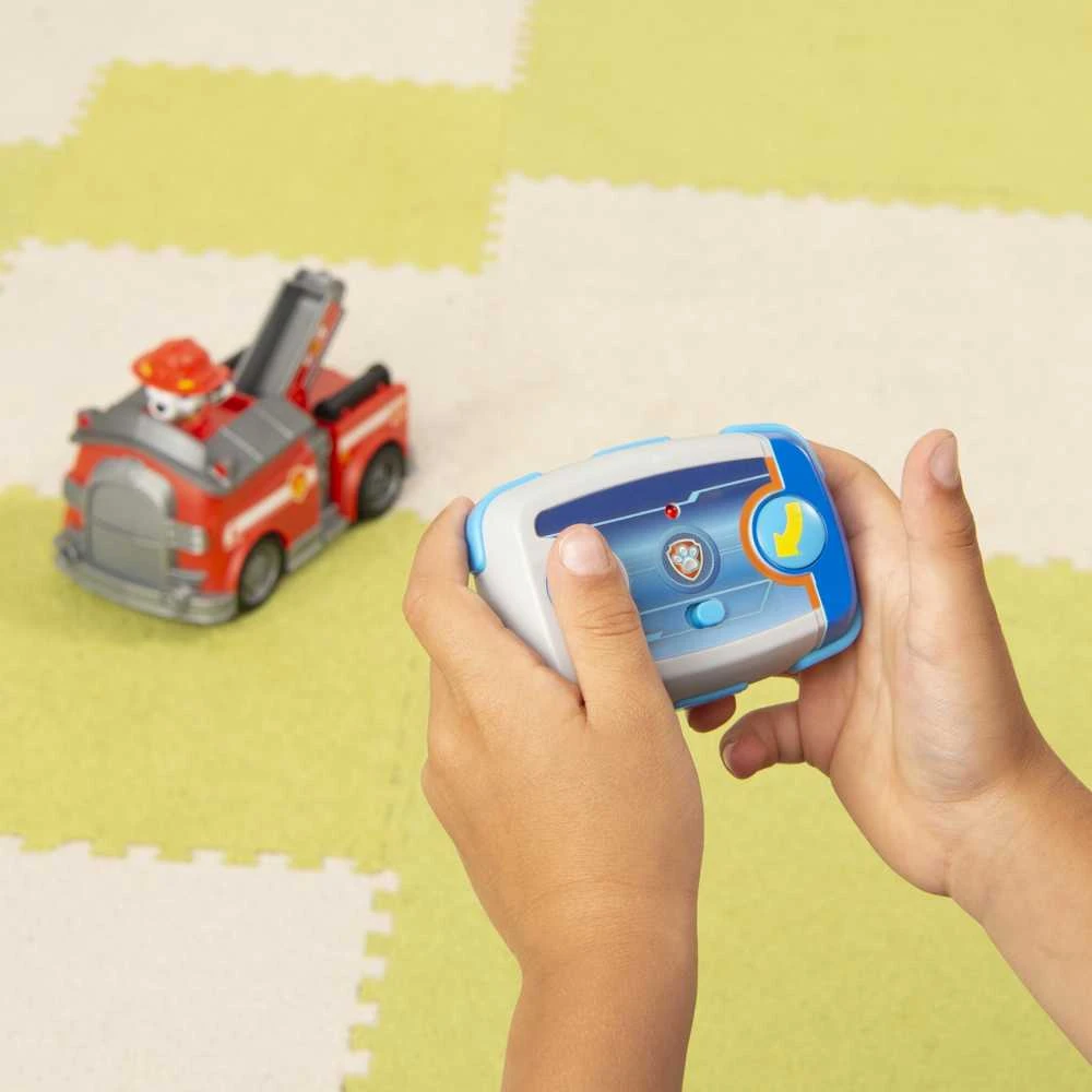 Spin Master Spin Master Paw Patrol nuotoliniu būdu valdomas gaisrinis automobilis Marshall + universalus nuotolinio valdymo pultas