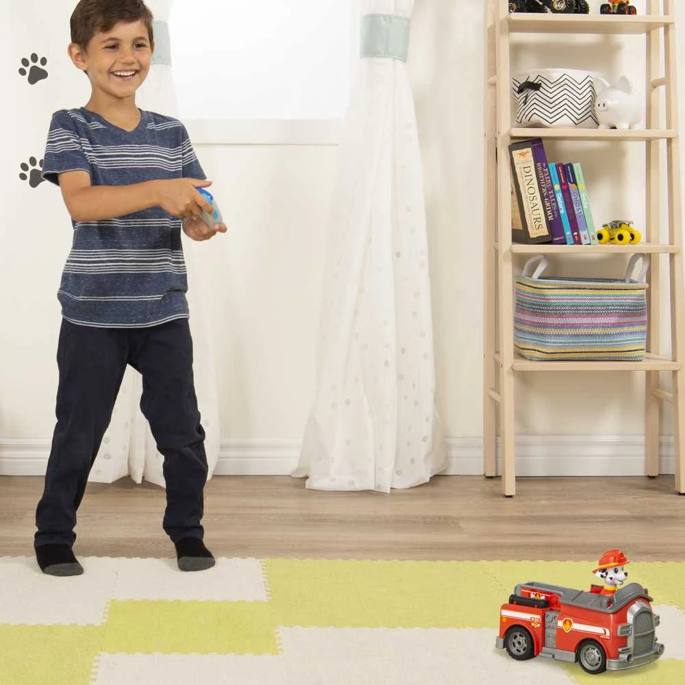 Spin Master Spin Master Paw Patrol nuotoliniu būdu valdomas gaisrinis automobilis Marshall + universalus nuotolinio valdymo pultas