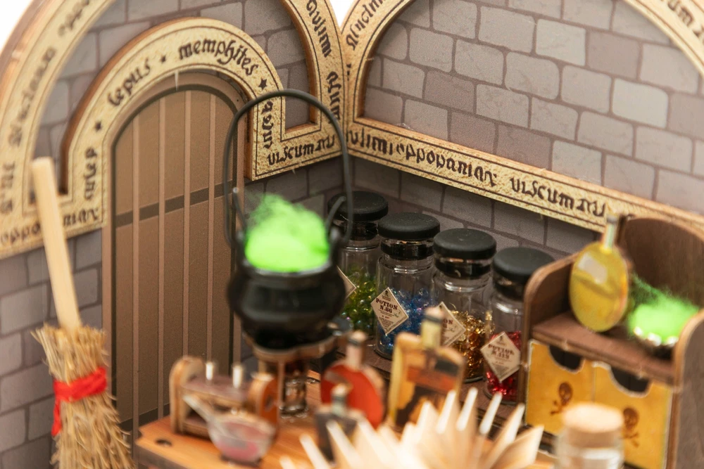 Puremind Harry Potter Sulankstomas medinis modelis scena Lekcje Eliksirów 3D DIY dėlionė