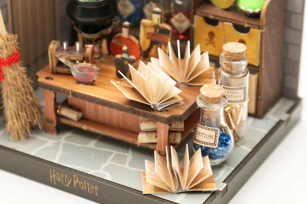 Puremind Harry Potter Sulankstomas medinis modelis scena Lekcje Eliksirów 3D DIY dėlionė