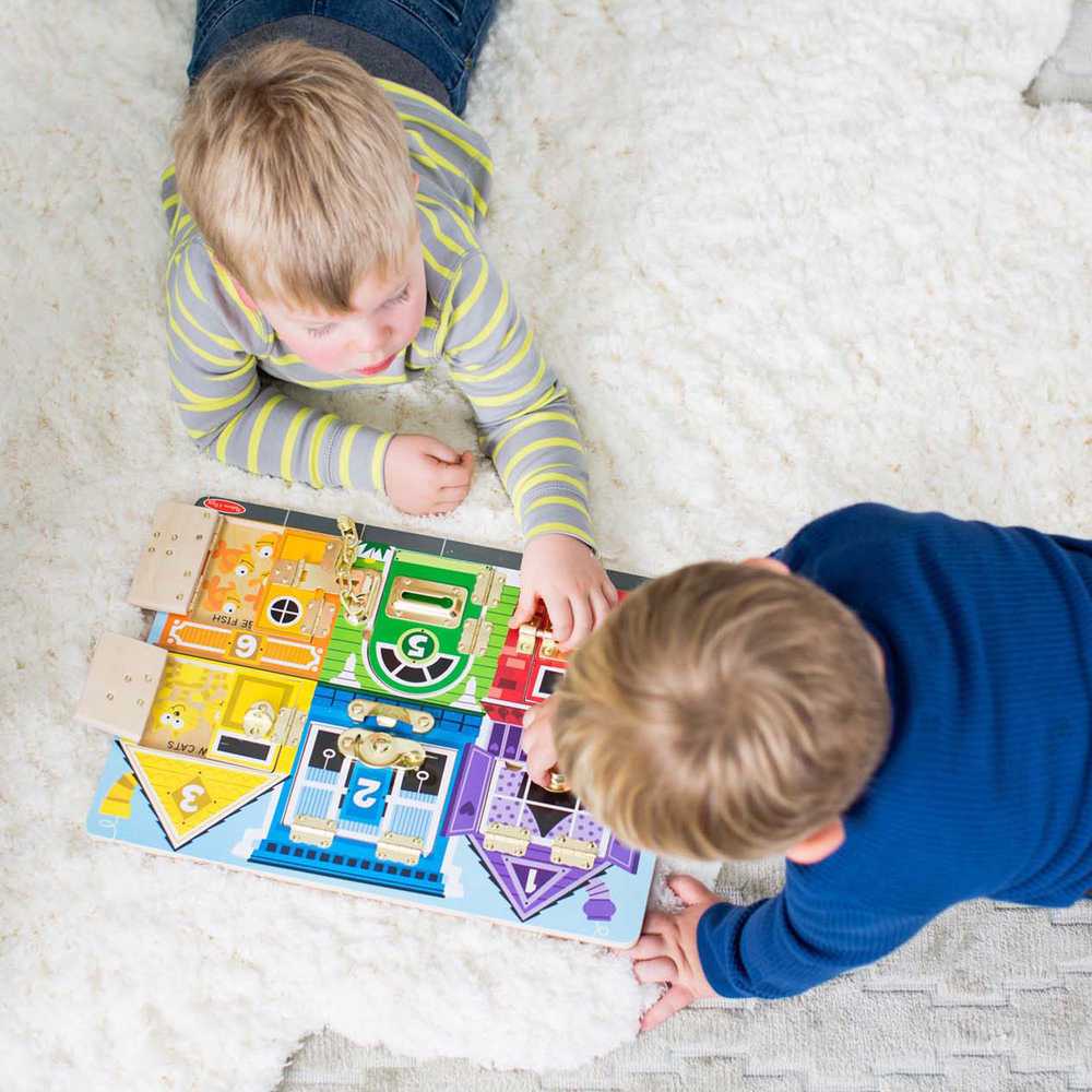 Spin Master Rinkinys zamków tablica manipulacyjna drewniana Melissa & Doug