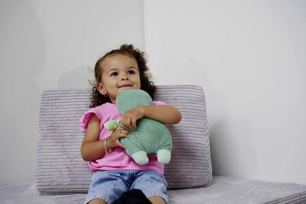 Squishbabies My Love pliušinis kūdikis žaliu kostiumėliu 28 cm