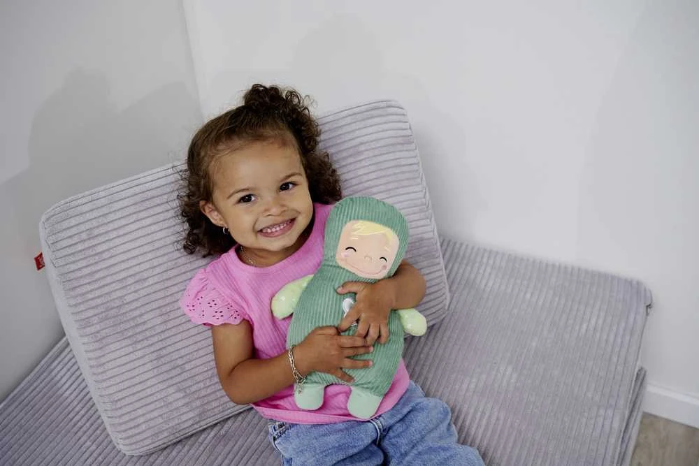 Squishbabies My Love pliušinis kūdikis žaliu kostiumėliu 28 cm