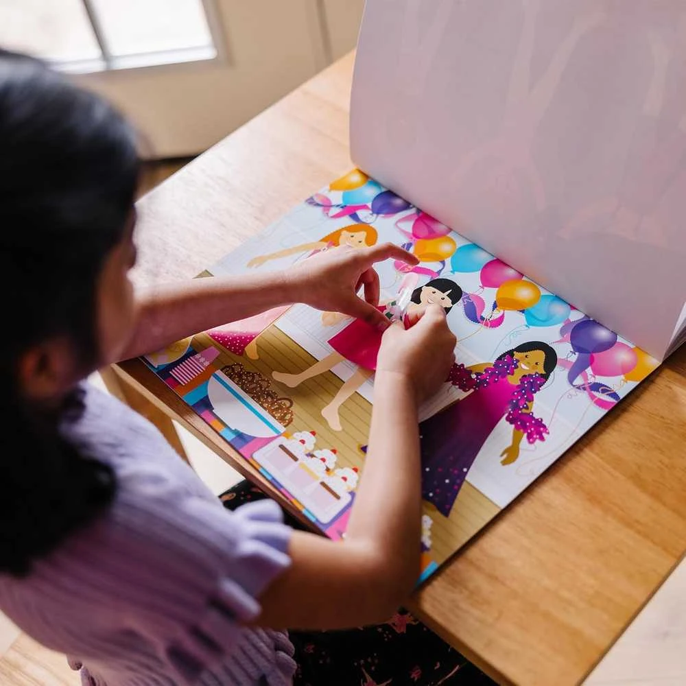 MELISSA & DOUG Daugkartinio naudojimo lipdukų knygelė „Aprenk mane“