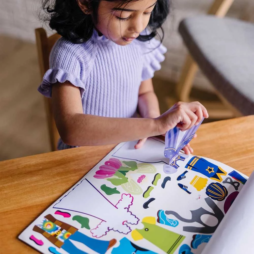 MELISSA & DOUG Daugkartinio naudojimo lipdukų knygelė „Aprenk mane“