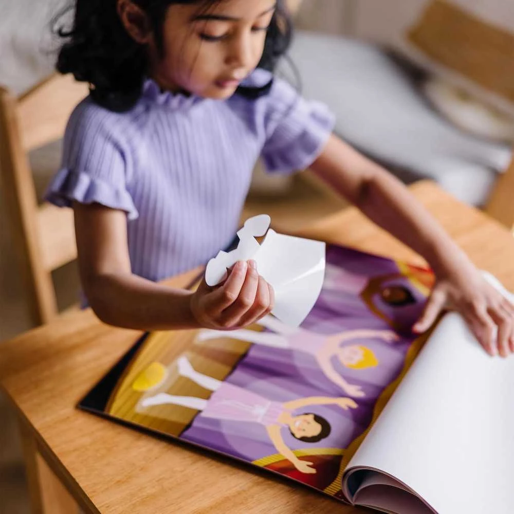 MELISSA & DOUG Daugkartinio naudojimo lipdukų knygelė „Aprenk mane“